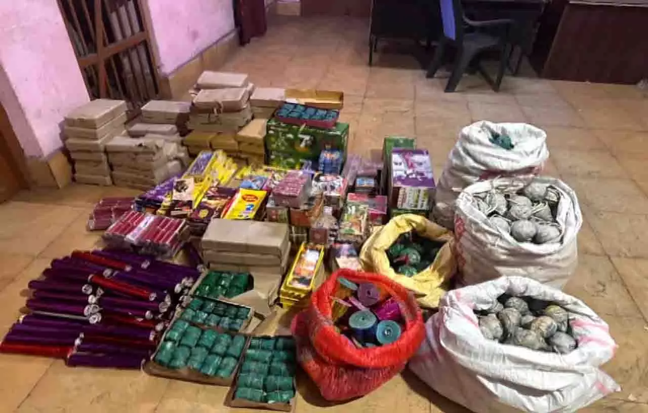 हाथी की मौत के बाद, Odisha के अंगुल में 70 किलो ज़िंदा बम ज़ब्त; 1 गिरफ्तार हाथी की मौत के बाद, Odisha के अंगुल में 70 किलो ज़िंदा बम ज़ब्त; 1 गिरफ्तार
