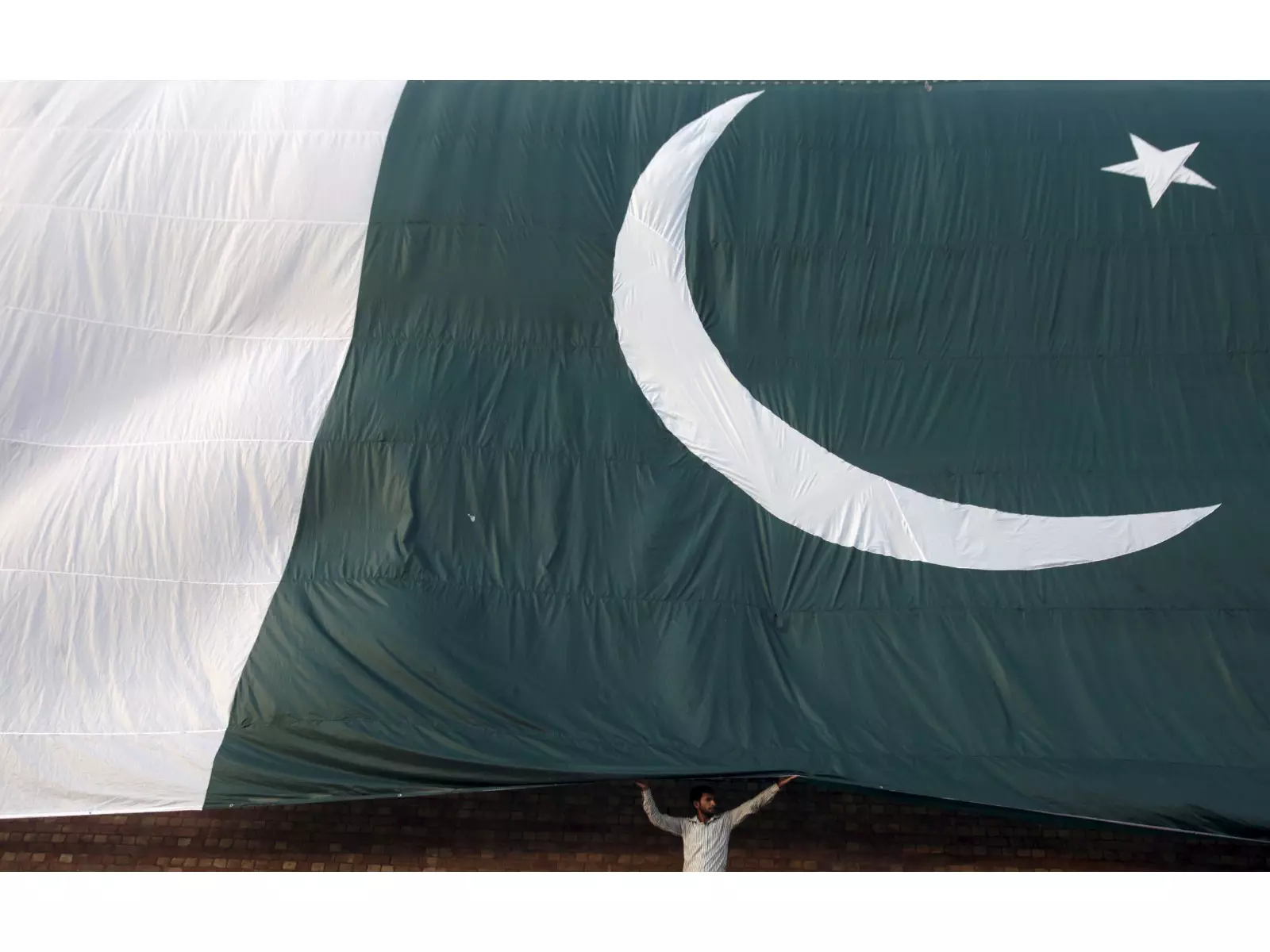 Pakistan: कराची के गुल प्लाजा मॉल में भीषण आग लगने से तीन लोगों की मौत Pakistan: कराची के गुल प्लाजा मॉल में भीषण आग लगने से तीन लोगों की मौत