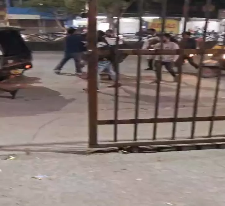 पचपेड़ी नाका में ऑटो चालकों की मनमानी, सवारी को लेकर विवाद के बाद यात्री से मारपीट पचपेड़ी नाका में ऑटो चालकों की मनमानी, सवारी को लेकर विवाद के बाद यात्री से मारपीट