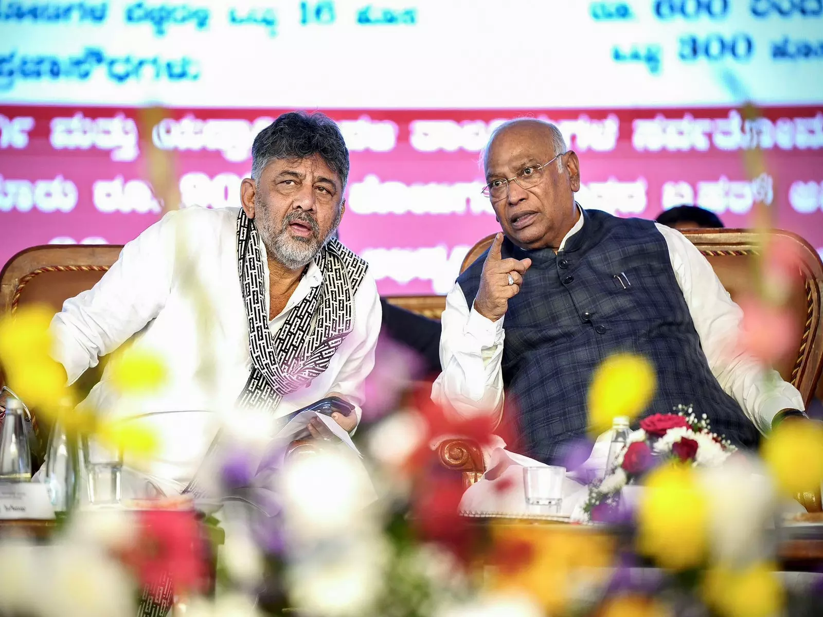 “समय ही सब कुछ बताएगा”: राहुल-खरगे से मुलाकात के बाद DK Shivakumar “समय ही सब कुछ बताएगा”: राहुल-खरगे से मुलाकात के बाद DK Shivakumar