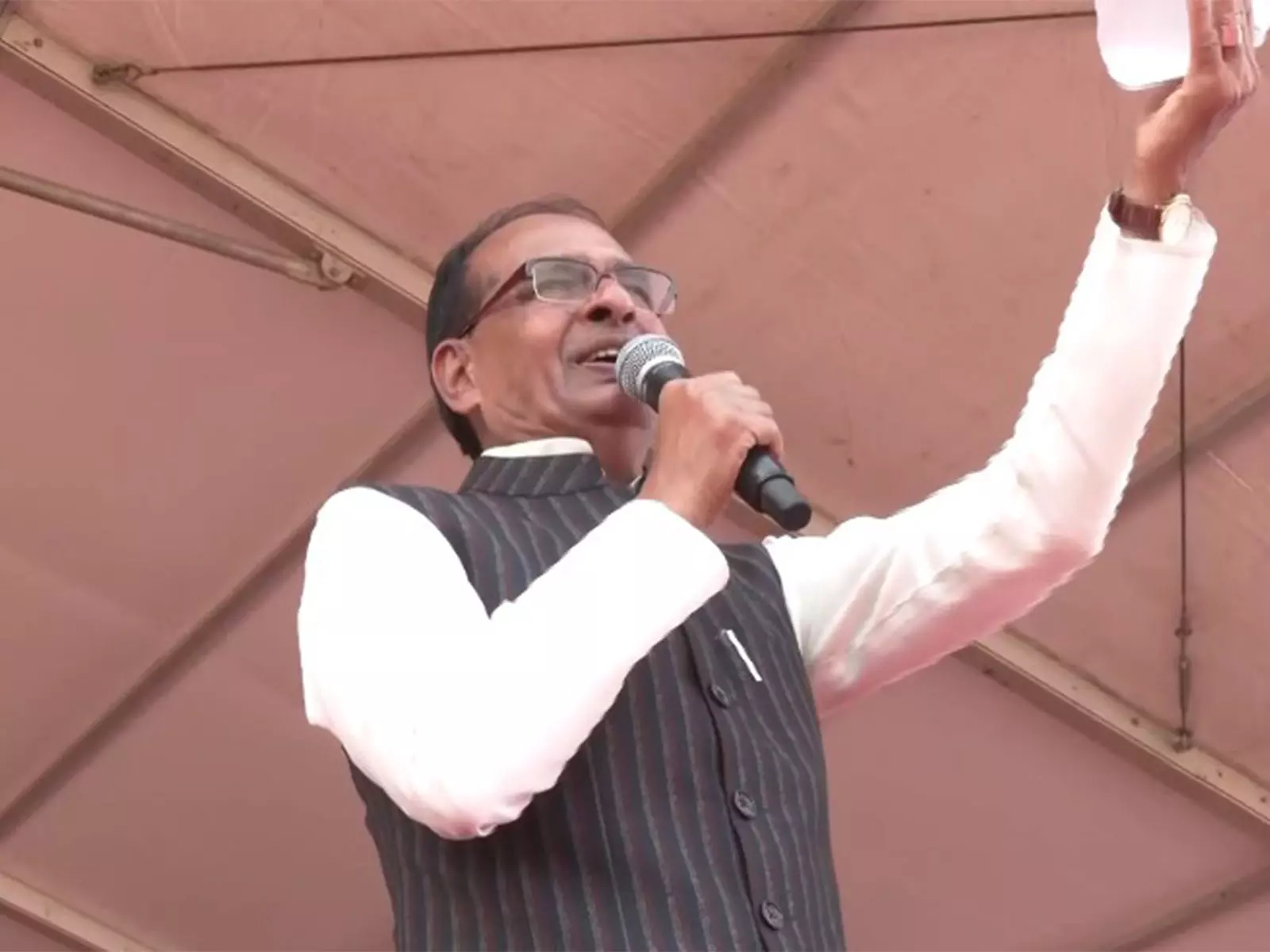 Silwani में खेल महोत्सव का समापन, शिवराज सिंह चौहान ने 14,500 प्रतिभागियों की सराहना की Silwani में खेल महोत्सव का समापन, शिवराज सिंह चौहान ने 14,500 प्रतिभागियों की सराहना की