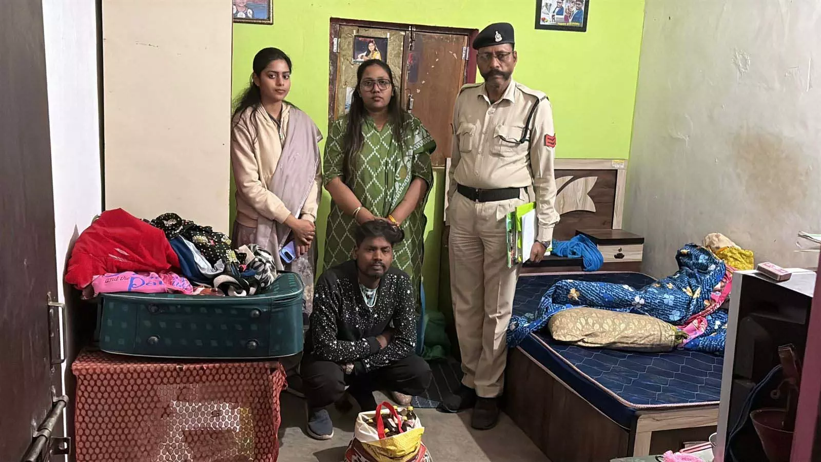 आबकारी विभाग ने अवैध शराब तस्करी पर की बड़ी कार्रवाई, दो आरोपी गिरफ्तार आबकारी विभाग ने अवैध शराब तस्करी पर की बड़ी कार्रवाई, दो आरोपी गिरफ्तार