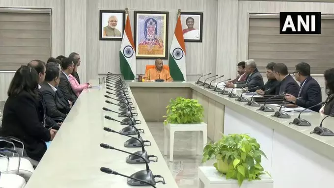 योगी ने यमुना एक्सप्रेसवे क्षेत्र में निवेश व मेडिकल एजुकेशन की समीक्षा की योगी ने यमुना एक्सप्रेसवे क्षेत्र में निवेश व मेडिकल एजुकेशन की समीक्षा की