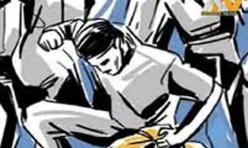 बाप-बेटे ने दलित युवक के साथ अपमानजनक हरकत की, बर्बरता का वीडियो वायरल