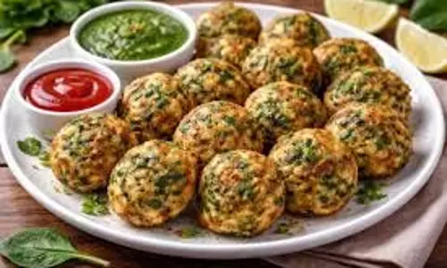 Palak Suji Bites: मिनटों में बनाएं टेस्टी और हेल्दी पालक सूजी बाइट्स