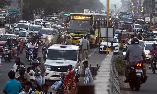 छुट्टी के बाद Chennai लौट रहे लोग : उपनगरों में ट्रैफिक जाम