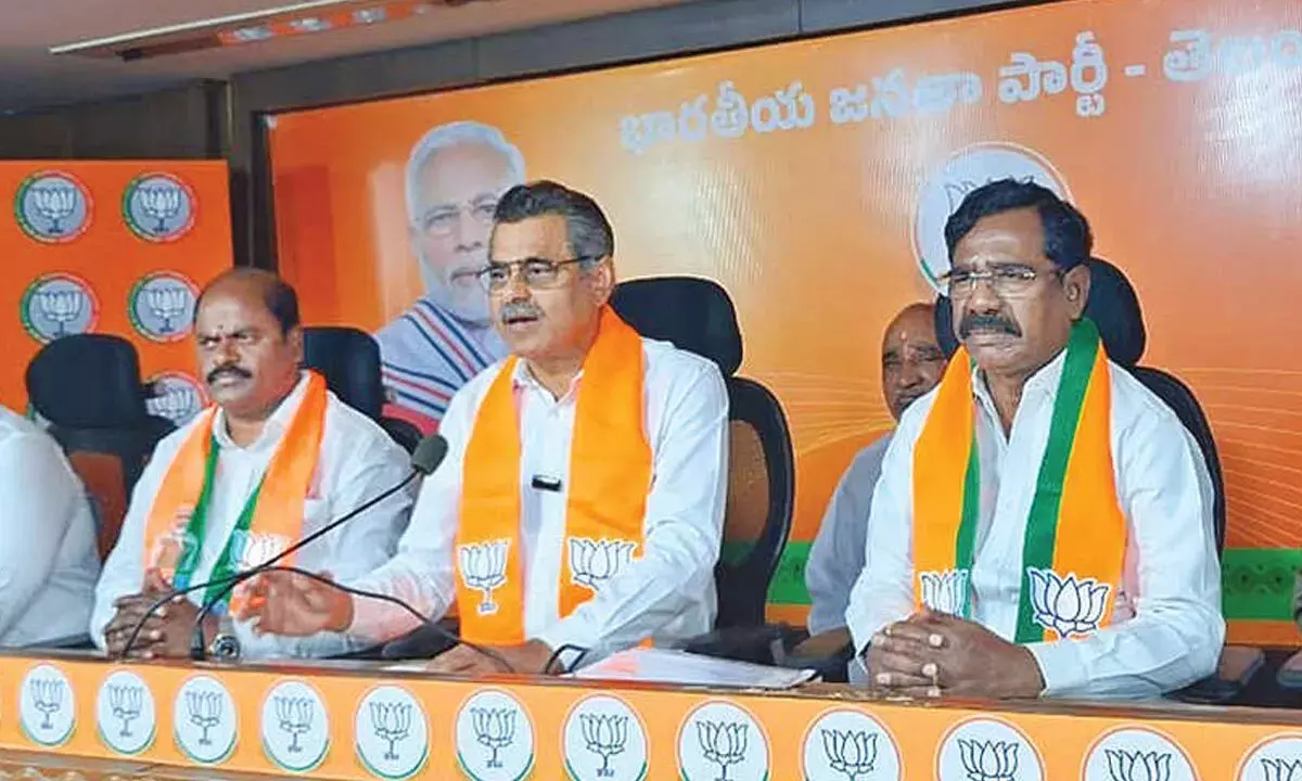 BJP ने ग्रेटर रंगा रेड्डी म्युनिसिपल कॉर्पोरेशन बनाने की मांग की है BJP ने ग्रेटर रंगा रेड्डी म्युनिसिपल कॉर्पोरेशन बनाने की मांग की है