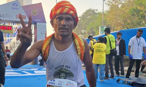 Tata Mumbai Marathon 2026: अनुभवी शिवानंद शेट्टी ने जीरे टोपी में 42km की दौड़ पूरी की