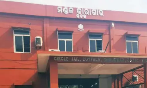 Choudwar जेल से भागने के मामले में ओडिशा के दो जेल अधिकारियों ने एक-दूसरे के खिलाफ शिकायत दर्ज कराई