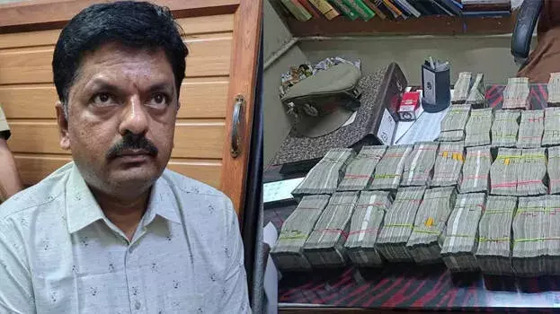 kerala: सीमा पर बड़ी बरामदगी: यूट्यूबर चव्हाण रूपेश के पास से करोड़ों की नकदी जब्त kerala: सीमा पर बड़ी बरामदगी: यूट्यूबर चव्हाण रूपेश के पास से करोड़ों की नकदी जब्त