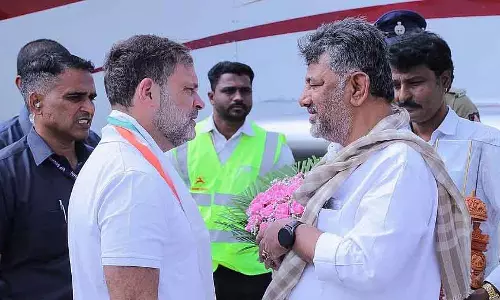 DK Shivakumar दिल्ली में डेरा डाले हुए हैं, लेकिन अभी तक राहुल गांधी से मिलने का समय नहीं मिला है