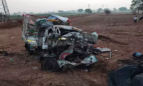 Nashik : मालेगांव-मनमाड हाईवे पर आमने-सामने की टक्कर में चार लोगों की मौत