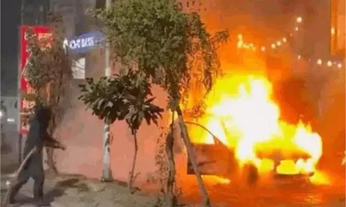 Punjab:  आग का गोला बनी BMW कार, युवक-युवती ने कूदकर बचाई जान