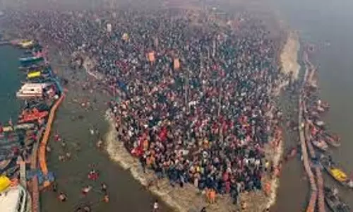 Prayagraj : मौनी अमावस्या पर त्रिवेणी में 4 करोड़ श्रद्धालुओं ने लगाई पवित्र डुबकी Prayagraj : मौनी अमावस्या पर त्रिवेणी में 4 करोड़ श्रद्धालुओं ने लगाई पवित्र डुबकी