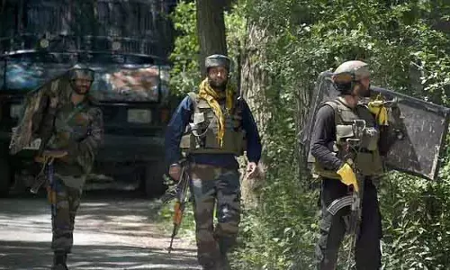 J&K के किश्तवाड़ में एनकाउंटर; सेना ने वहां छिपे आतंकवादियों को घेर लिया; भारी गोलीबारी, 8 सैनिक घायल J&K के किश्तवाड़ में एनकाउंटर; सेना ने वहां छिपे आतंकवादियों को घेर लिया; भारी गोलीबारी, 8 सैनिक घायल