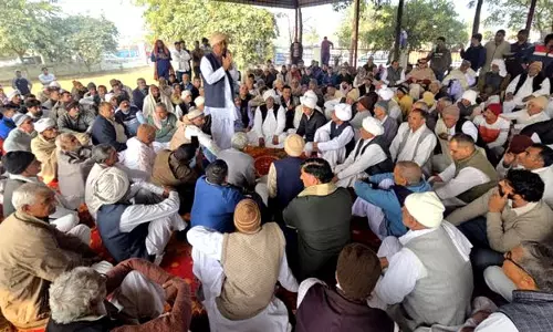 Haryana : अहलावत खाप ने एनकाउंटर में गिरफ्तार युवाओं को रिहा करने के लिए Haryana : अहलावत खाप ने एनकाउंटर में गिरफ्तार युवाओं को रिहा करने के लिए