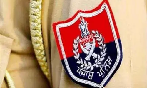 Ludhiana : अदालत परिसर से कैदी फरार, पुलिस कर रही छापेमारी Ludhiana : अदालत परिसर से कैदी फरार, पुलिस कर रही छापेमारी