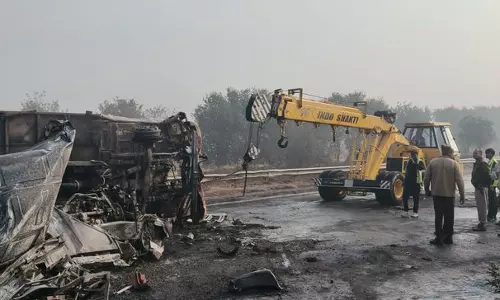 KMP एक्सप्रेसवे पर हुए हादसे में दो लोग जिंदा जल गए