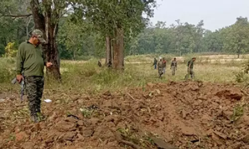 Bijapur में माओवादियों के लगाए IED पर पैर रखने से युवक की मौत Bijapur में माओवादियों के लगाए IED पर पैर रखने से युवक की मौत