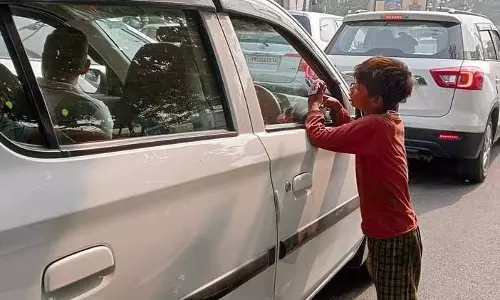 Jalandhar: बच्चों को भीख मांगने से रोकने के लिए शहर में छापे