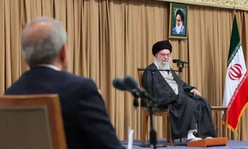 Khamenei पर हमले को लेकर ईरान के राष्ट्रपति की सख्त चेतावनी Khamenei पर हमले को लेकर ईरान के राष्ट्रपति की सख्त चेतावनी