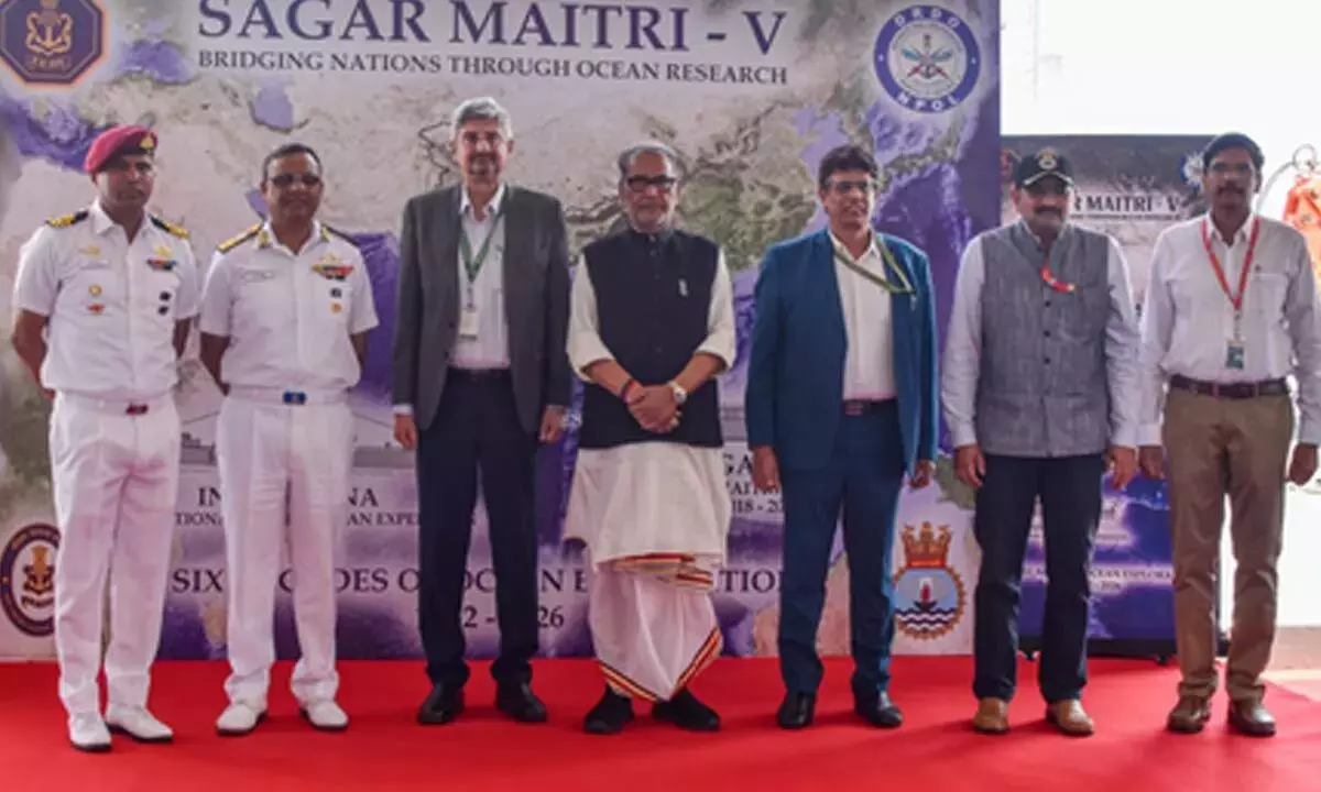 INS सागरध्वनि को 8 IOR देशों के साथ रिसर्च सहयोग के लिए रवाना किया गया INS सागरध्वनि को 8 IOR देशों के साथ रिसर्च सहयोग के लिए रवाना किया गया
