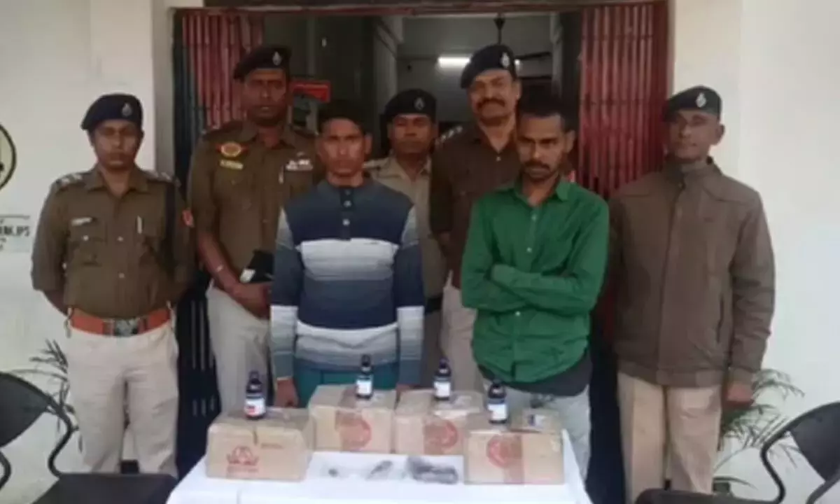 India: हथियारों और ड्रग्स की तस्करी करने वाले दो संदिग्ध गिरफ्तार India: हथियारों और ड्रग्स की तस्करी करने वाले दो संदिग्ध गिरफ्तार