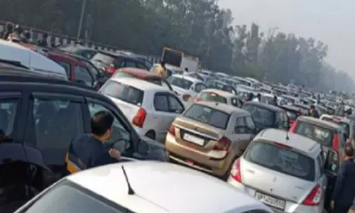Delhi: दिल्ली-मेरठ एक्सप्रेसवे पर 5 किमी जाम, यातायात प्रभावित Delhi: दिल्ली-मेरठ एक्सप्रेसवे पर 5 किमी जाम, यातायात प्रभावित