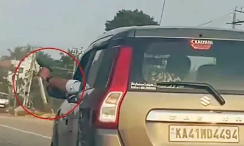 Kudur: नकली बंदूक दिखाने के आरोप में तीन गिरफ्तार
