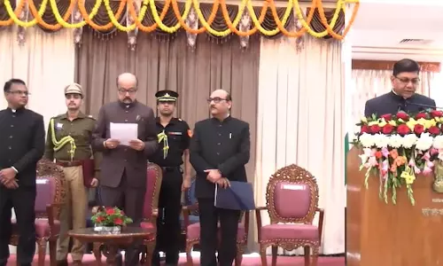 रायपुर लोकभवन में नए मुख्य सूचना आयुक्त और राज्य सूचना आयुक्तों ने ली पद की शपथ रायपुर लोकभवन में नए मुख्य सूचना आयुक्त और राज्य सूचना आयुक्तों ने ली पद की शपथ