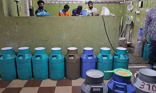 Karnataka : मिलावटी दूध उत्पादन एक और आरोपी गिरफ्तार Karnataka : मिलावटी दूध उत्पादन एक और आरोपी गिरफ्तार