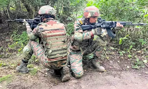 J&K के किश्तवाड़ में आतंकवाद विरोधी अभियान फिर से शुरू हुआ J&K के किश्तवाड़ में आतंकवाद विरोधी अभियान फिर से शुरू हुआ
