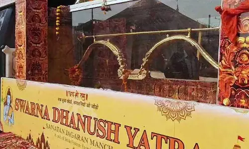 286 KG का विशाल सोने का धनुष और बाण Ayodhya की पवित्र यात्रा पर रवाना