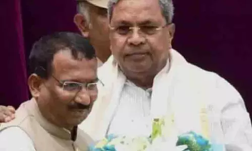 Karnataka एक्साइज स्कैम: सिद्धारमैया ने मंत्री थिम्मापुर से मांगी सफाई Karnataka एक्साइज स्कैम: सिद्धारमैया ने मंत्री थिम्मापुर से मांगी सफाई
