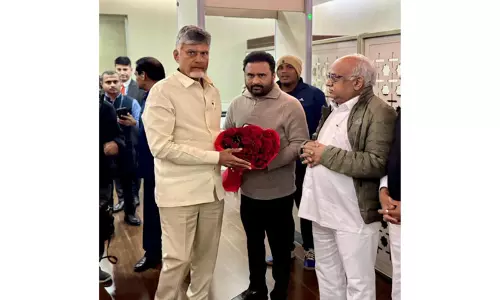 दावोस रवाना हुए CM नायडू, लोकेश का बयान