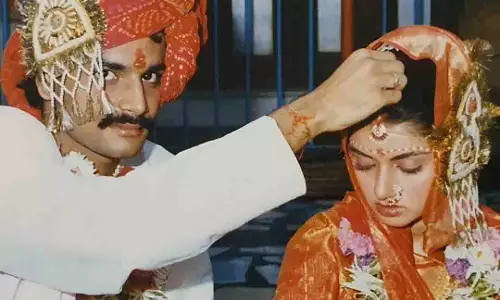 Bhagyashree ने हिमालय दसानी के साथ 37वीं सालगिरह पर जताई खुशी Bhagyashree ने हिमालय दसानी के साथ 37वीं सालगिरह पर जताई खुशी