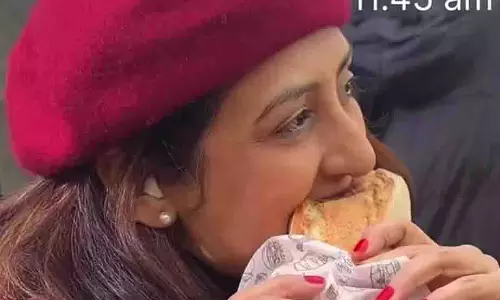 Juhi Parmar और बेटी पेरिस में कर रही हैं क्रोइसैन का लुत्फ