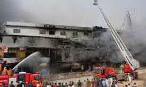 Karachi के शॉपिंग मॉल में लगी भीषण आग में छह लोगों की मौत