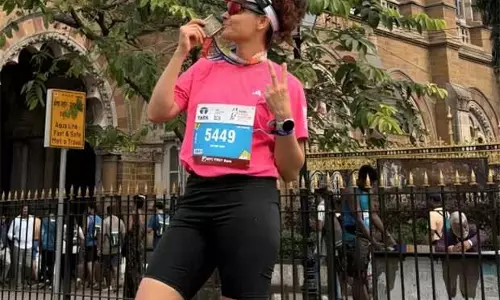 सैयामी खेर ने Mumbai Marathon में 10 साल पूरे होने का जश्न मनाया सैयामी खेर ने Mumbai Marathon में 10 साल पूरे होने का जश्न मनाया