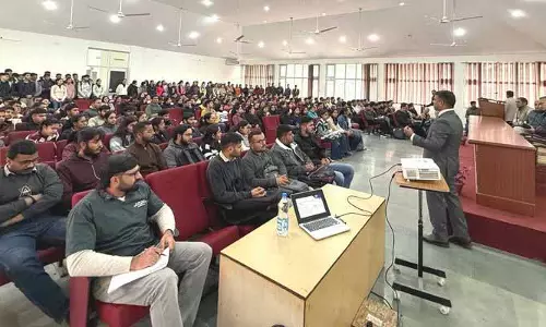 Palampur: वेटनरी के छात्रों ने ग्लोबल मौकों और नई टेक्नोलॉजी के बारे में जाना Palampur: वेटनरी के छात्रों ने ग्लोबल मौकों और नई टेक्नोलॉजी के बारे में जाना