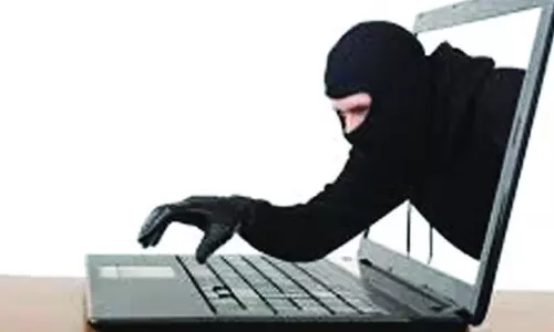 Hyderabad में फर्जी ऑनलाइन लॉटरी और गेमिंग फ्रॉड में एक व्यक्ति ने 7.73 लाख रुपये गंवा दिए Hyderabad में फर्जी ऑनलाइन लॉटरी और गेमिंग फ्रॉड में एक व्यक्ति ने 7.73 लाख रुपये गंवा दिए