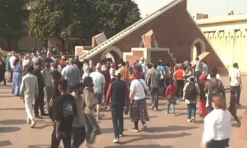 पीक सीजन में Jaipur में पर्यटकों की भारी भीड़ उमड़ी, पर्यटन व्यवसाय में जबरदस्त उछाल देखा गया पीक सीजन में Jaipur में पर्यटकों की भारी भीड़ उमड़ी, पर्यटन व्यवसाय में जबरदस्त उछाल देखा गया