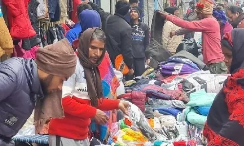 Farrukhabad: संडे बाजार पर राजनीति की मार, गरीबों की रोज़ी पर ताला Farrukhabad: संडे बाजार पर राजनीति की मार, गरीबों की रोज़ी पर ताला