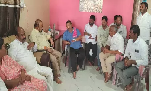 गोंगिडी महेंद्र रेड्डी ने BRS राजापेट मंडल अध्यक्ष से सलाह ली