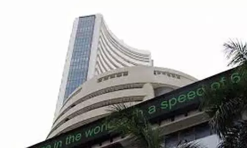 Stock Market: सेंसेक्स 324 पॉइंट नीचे, निफ्टी 25,600 से नीचे, TMPV और इटरनल में 3% की गिरावट
