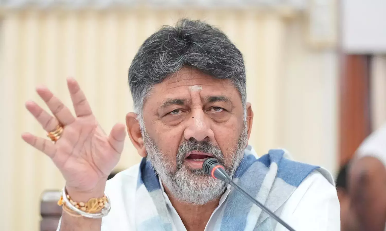 सिर्फ समय ही तय करेगा Shivakumar ने लीडरशिप बदलने पर कहा सिर्फ समय ही तय करेगा Shivakumar ने लीडरशिप बदलने पर कहा
