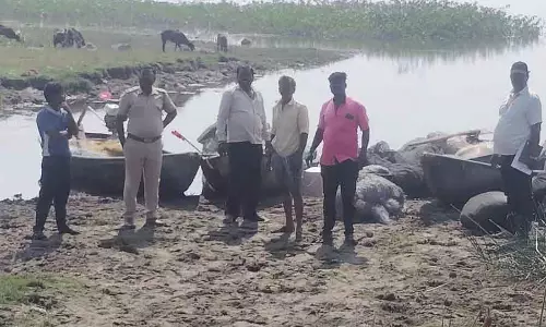 Nalatwara : अवैध रूप से मछली पकड़ने के मामले में 6 नावें ज़ब्त की गई Nalatwara : अवैध रूप से मछली पकड़ने के मामले में 6 नावें ज़ब्त की गई
