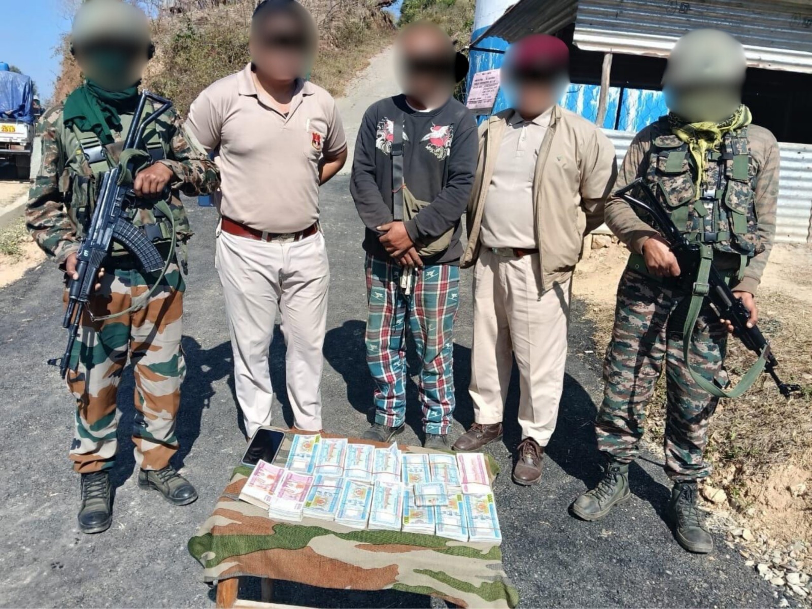 Mizoram: असम राइफल्स ने अवैध विदेशी मुद्रा जब्त की और एक व्यक्ति को किया गिरफ्तार