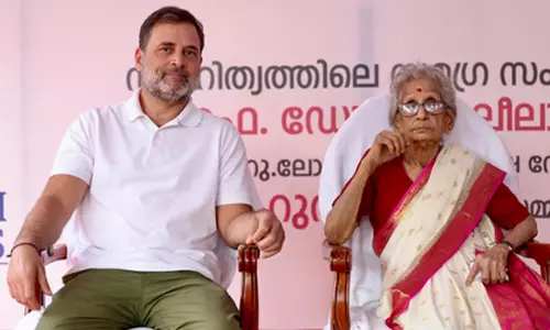 कोच्चि में राहुल गांधी ने डॉ एम लीलावती को दिया प्रियदर्शिनी साहित्य पुरस्कार कोच्चि में राहुल गांधी ने डॉ एम लीलावती को दिया प्रियदर्शिनी साहित्य पुरस्कार