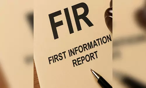 सोशल मीडिया पर वायरल वीडियो से खुला राज, कैब ड्राइवर पर छात्रा से बदसलूकी के आरोप सोशल मीडिया पर वायरल वीडियो से खुला राज, कैब ड्राइवर पर छात्रा से बदसलूकी के आरोप